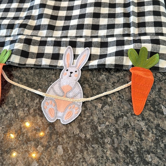 Easter checkered table or mantel runner EUC - Picture 5 of 10